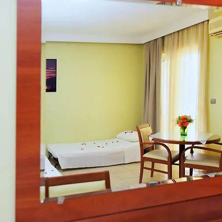 Aparthotel Esmeralda 3*