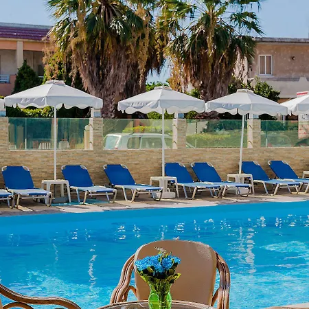 Esmeralda Aparthotel 3*